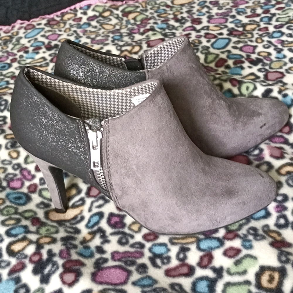 🎐DexFlex Heeled Booties🎐